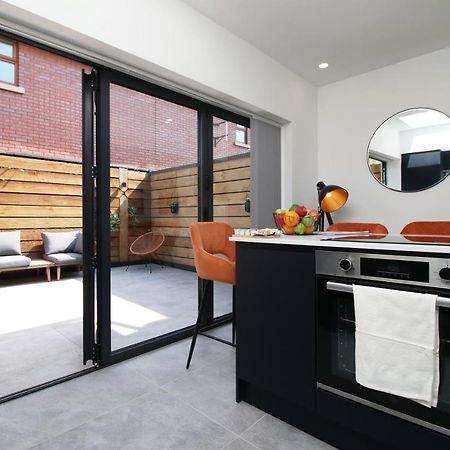 New Spacious 2 Bed Getaway - Private Courtyard! - Underfloor Heating Кардифф Экстерьер фото
