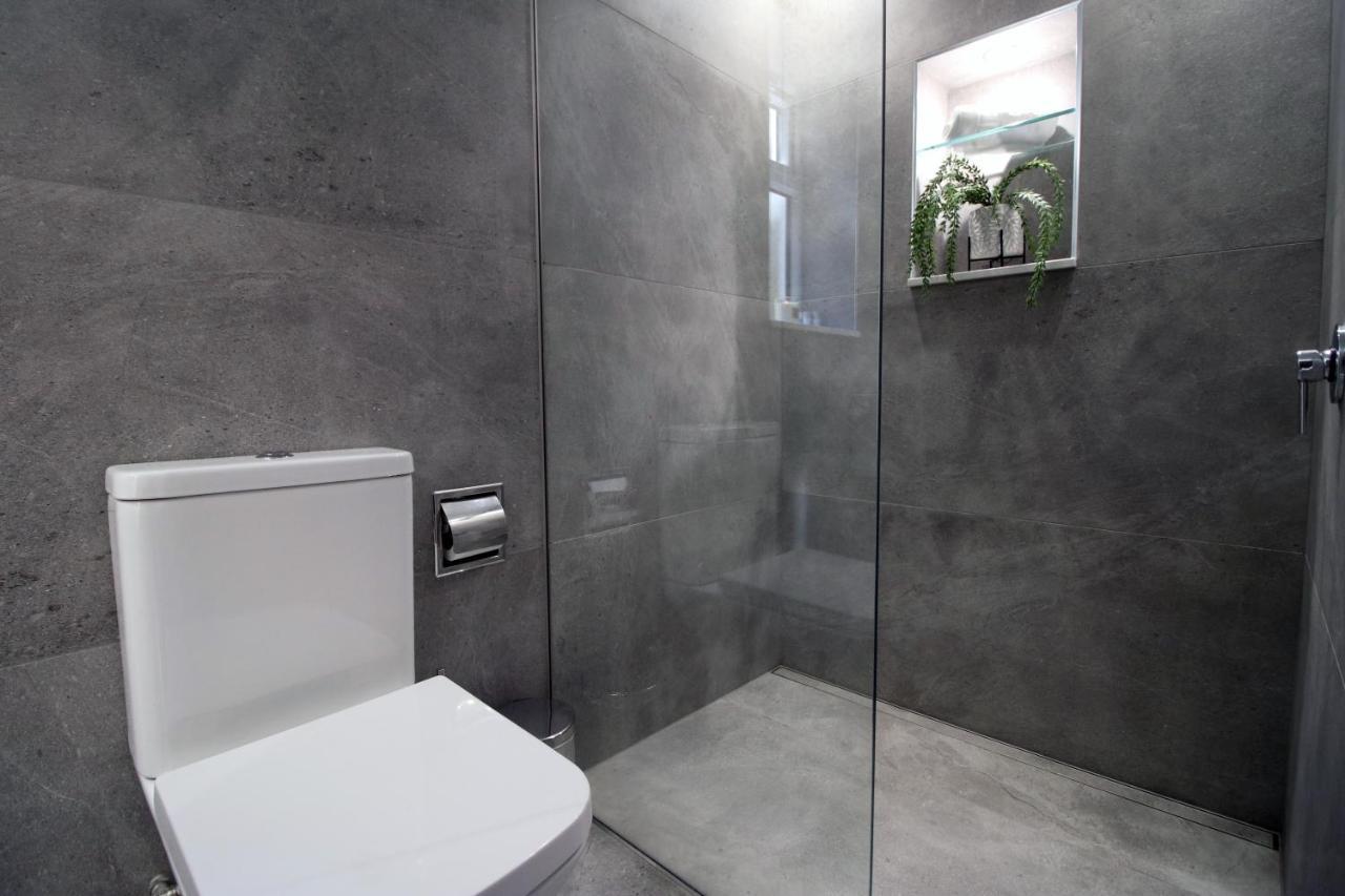 New Spacious 2 Bed Getaway - Private Courtyard! - Underfloor Heating Кардифф Экстерьер фото