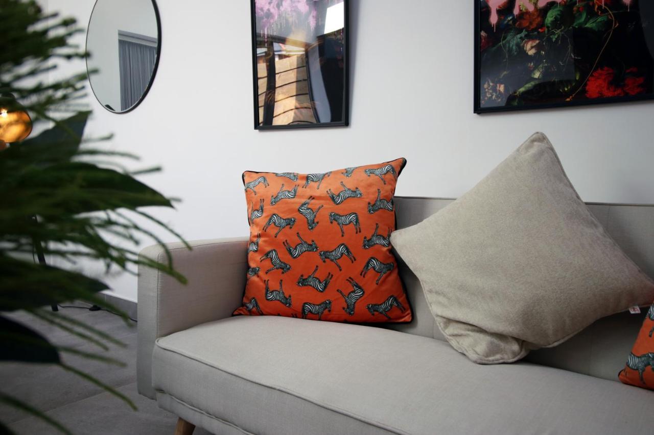 New Spacious 2 Bed Getaway - Private Courtyard! - Underfloor Heating Кардифф Экстерьер фото
