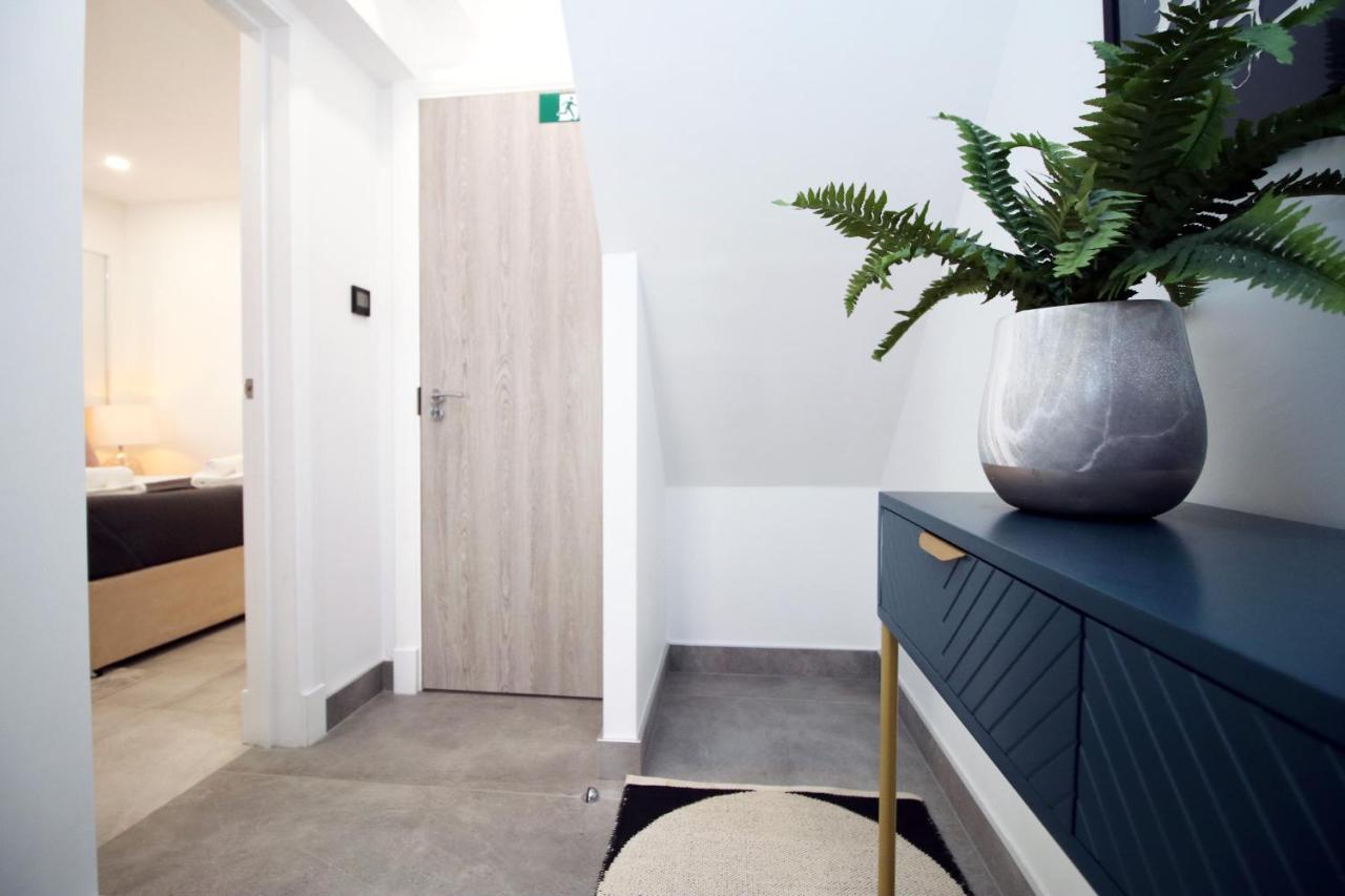 New Spacious 2 Bed Getaway - Private Courtyard! - Underfloor Heating Кардифф Экстерьер фото