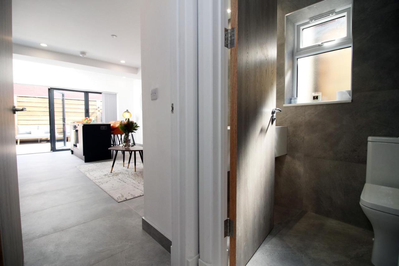 New Spacious 2 Bed Getaway - Private Courtyard! - Underfloor Heating Кардифф Экстерьер фото