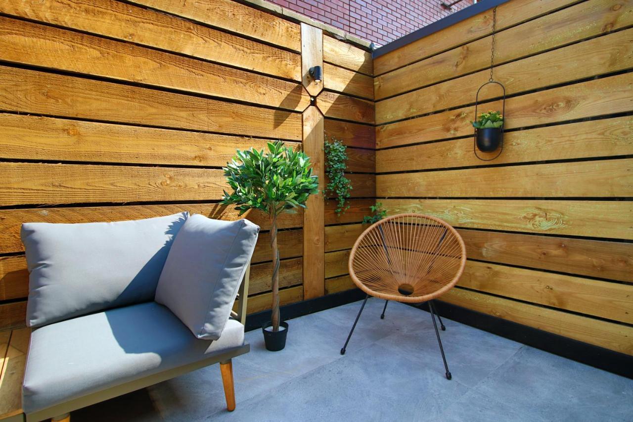 New Spacious 2 Bed Getaway - Private Courtyard! - Underfloor Heating Кардифф Экстерьер фото