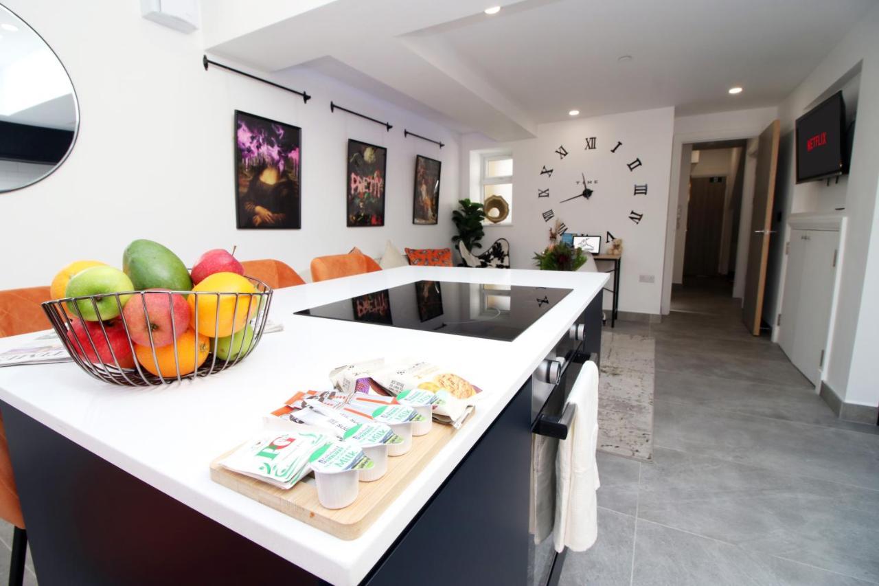 New Spacious 2 Bed Getaway - Private Courtyard! - Underfloor Heating Кардифф Экстерьер фото